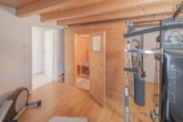6½ & 4½ -Zimmer-Zweifamilienhaus, einseitig angebaut & Rheinwiese - Fitnessraum mit Sauna